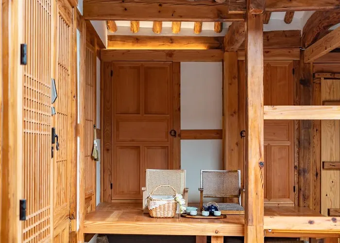 Вилла Gyedong Hanok 125 Сеул