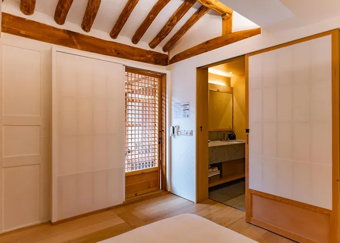 Gyedong Hanok 125