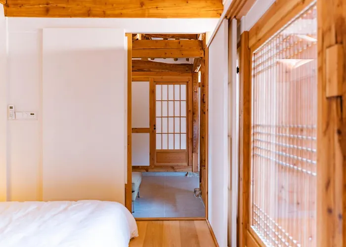 Вилла Gyedong Hanok 125