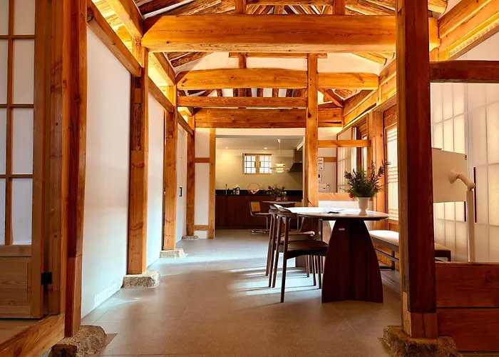 Вилла Gyedong Hanok 125 *